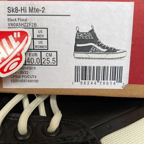 Vans WMNS Sk8-Hi Mte-2
Black Floral
VNOA5HZZF2B
boots sneakers - Picture 16 of 16
